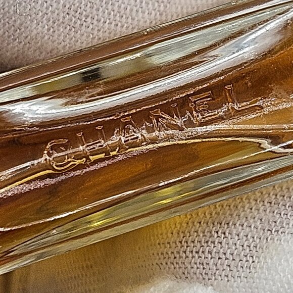 CHANEL No 19 Parfum - Picture 3 of 8